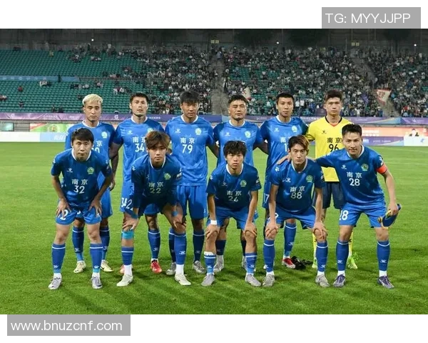 南京篮球队团队协作引发热议球迷对战术配合和球员默契提出不同看法