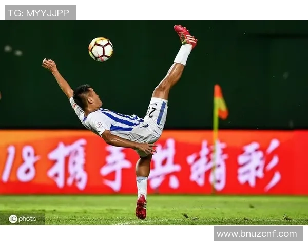 足球明星惊艳倒钩球瞬间回顾技艺与激情交融的完美时刻