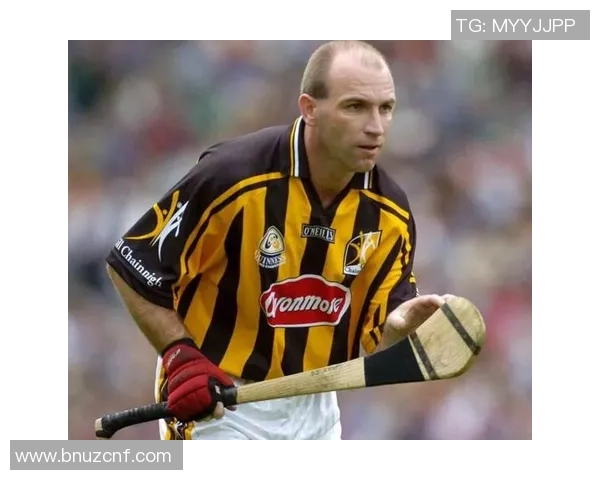 足球明星罹患癌症事件引发广泛关注视频曝光背后的真相与反思 足球明星罹患癌症事件引发广泛关注视频曝光背后的真相与反思